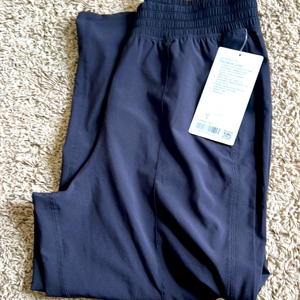 Lululemon wandered crop